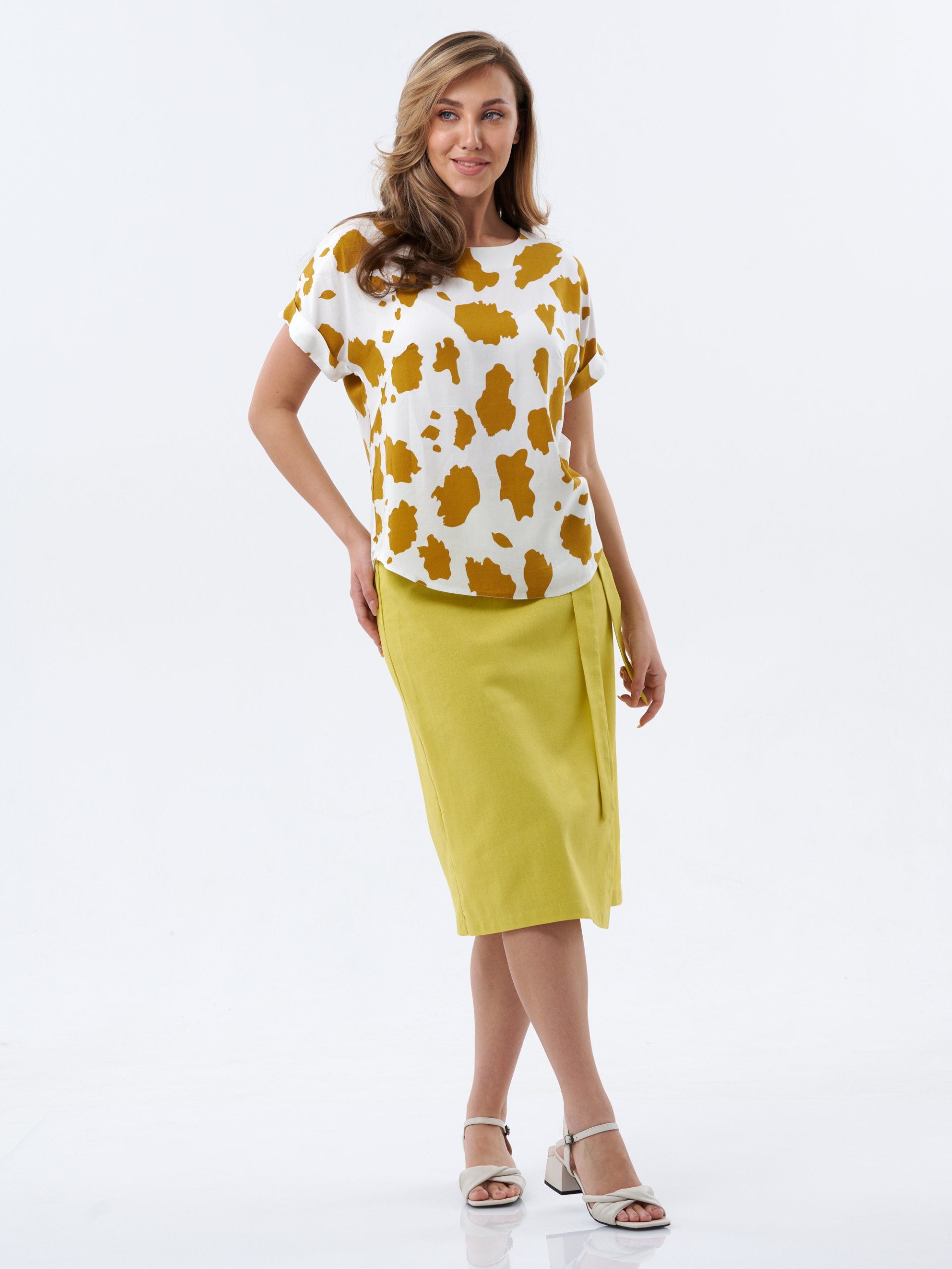 Блузка со спущенным плечом горчица