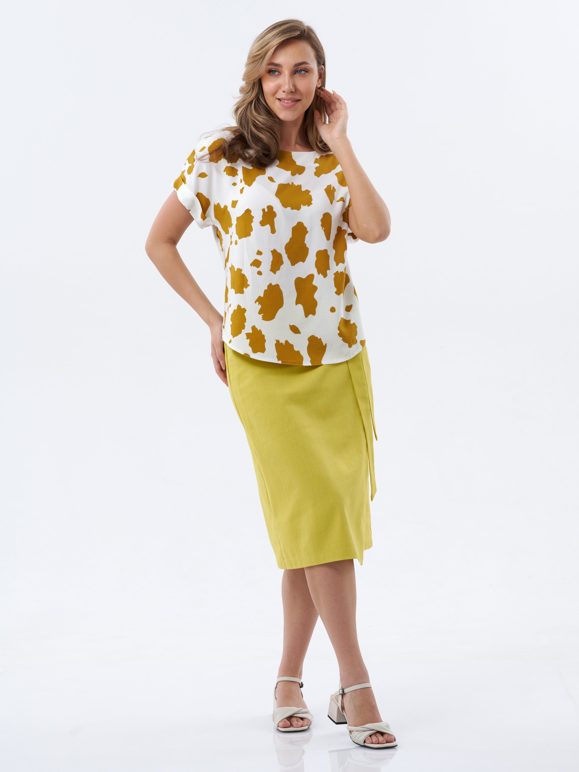 Блузка со спущенным плечом горчица